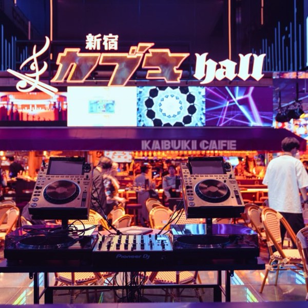 超越購物中心!新宿全新娛樂天堂「東急歌舞伎町塔」,美食、遊戲、夜店、Live House一應俱全!